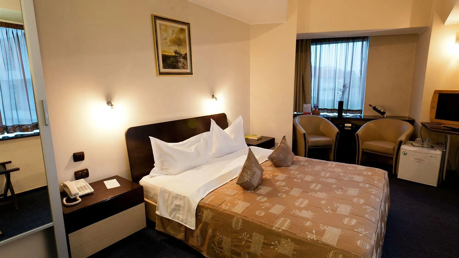 Hotel Dacia Rrt Bucharest 4*,