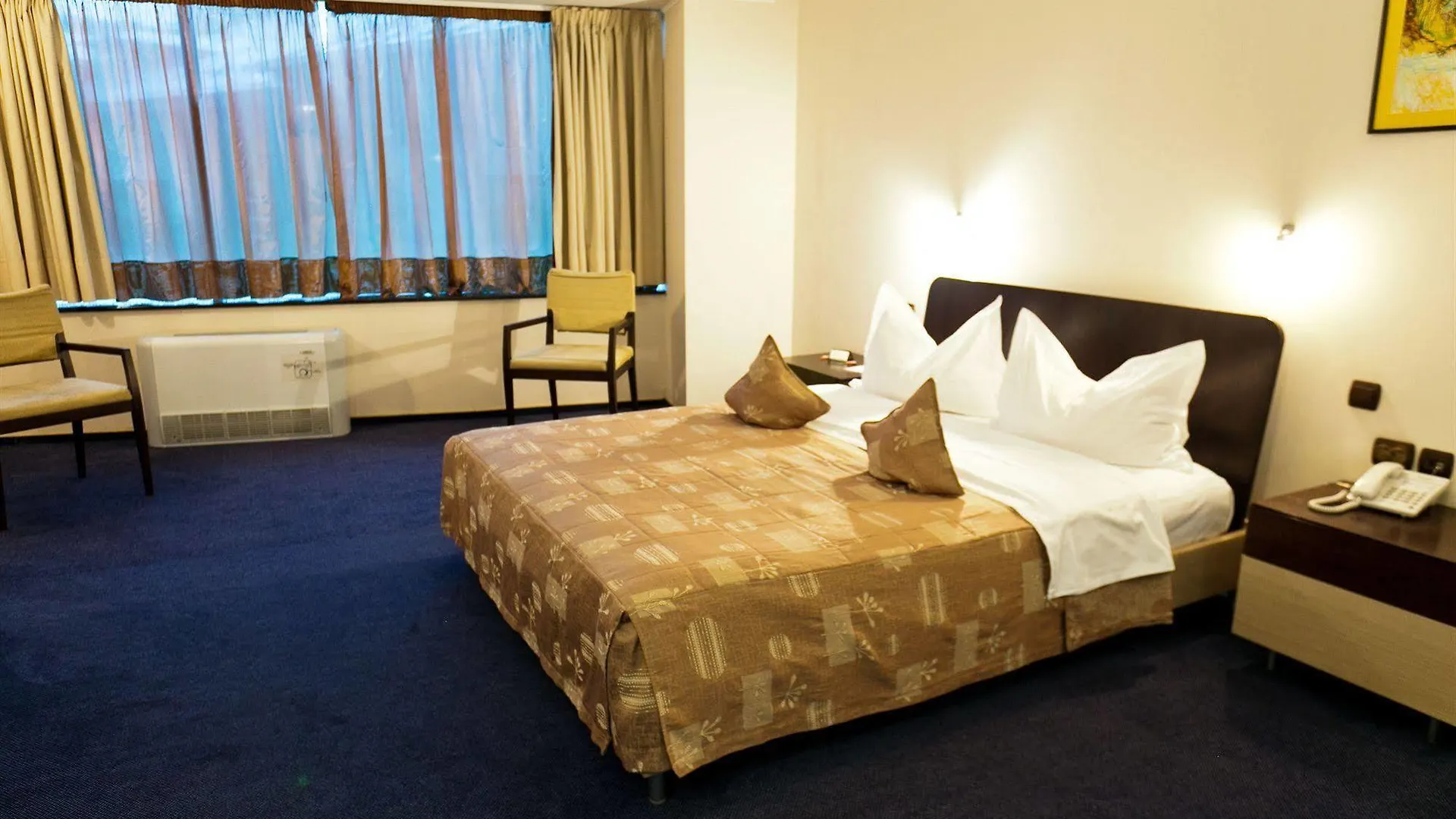 Hotel Dacia Rrt Bucharest 4*,